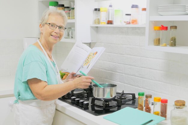 Učiteľ pri sporáku